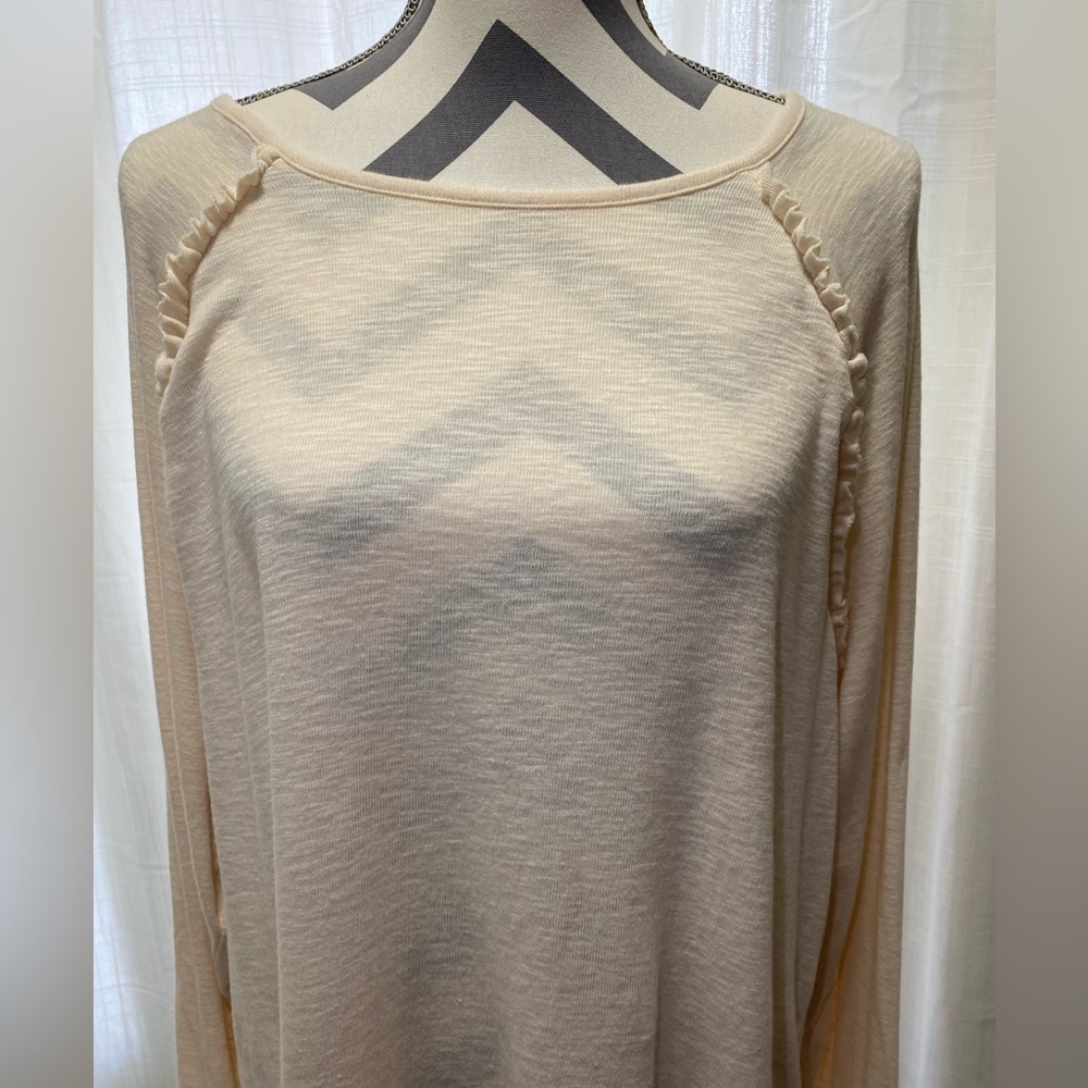 Women’s Lauren Conrad cream colored lightweight long sleeve Sweater - Picture 3 of 7